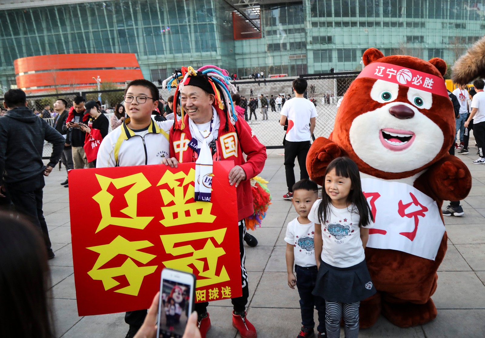 苏炳添回归首秀大放异彩，费德勒主场球迷高呼名字